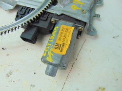 OPEL ZAFIRA A 2.0 01r PODNOŚNIK SZYBY PRZÓD PRAWY