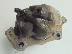 BMW E39 520 SEDAN 96r ZACISK PRAWY PRZÓD