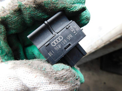 AUDI A4 B6 PRZEŁĄCZNIK PRZYCISK ALARMU 8E1962109 