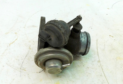 VW LT 28 II SPRINTER 2.5 99r PRZEPUSTNICA 074129637B