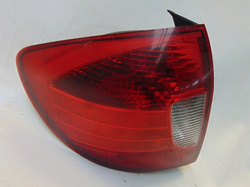 KIA RIO I 1.3 04R LAMPA LEWY TYŁ 