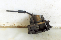  FORD FOCUS Mk2 2.0 TDCI 07r HB ZACISK HAMULCOWY LEWY PRZÓD 