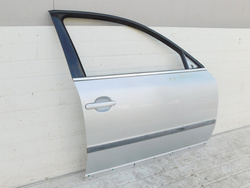VW PASSAT B5 FL 1.8T DRZWI PRAWY PRZÓD KOMBI SREBRNE