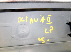 SKODA OCTAVIA II 2005r OSŁONA SŁUPKA A LEWY PRZÓD CZARNA RS