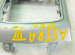 OPEL ASTRA H III 1.4 09 GTC RAMKA WYBIERAKA BIEGÓW TUNEL ŚRODKOWY DEKOR 