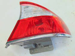 SUBARU LEGACY IV 08r LAMPA TYŁ PRAWY SEDAN