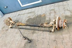 MITSUBISHI CANTER 3.3 TD 95r BELKA ZAWIESZENIE OŚ ZWROTNICE PRZÓD 