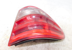 MERCEDES W210 LIFT KOMBI 2.7 01r LAMPA Z BŁOTNIKA PRAWY TYŁ 