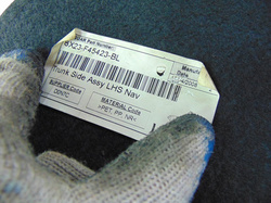 JAGUAR XF 2.7D 08r SEDAN TAPICERKA BAGAŻNIKA LEWA