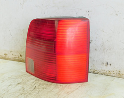VW PASSAT B5 1.9 TDI 98r LAMPA PRAWY TYŁ KOMBI 