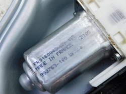 VOLVO V50 2005r PODNOSNIK SZYBY LEWY TYŁ