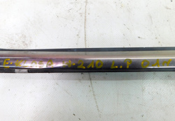 MERCEDES W210 LIFT KOMBI 2.7 01r LISTWA ZGARNIAJĄCA LEWY PRZÓD