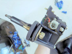 FIAT PUNTO II 2002r 5D SILNICZEK WYCIERACZKI TYŁ