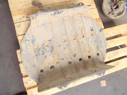 NISSAN TERRANO I 2.7TD 91r OSŁONA ZBIORNIKA PALIWA