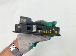 DISCOVERY III L319  PRZEŁĄCZNIK SZYBY PRZÓD PRAWY