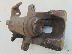 AUDI A3 8L TDI 99r ZACISK PRAWY TYŁ 