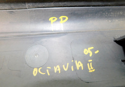 SKODA OCTAVIA II 2005r OSŁONA SŁUPKA A PRAWY PRZÓD CZARNA RS