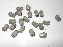 FREELANDER 99r  NAKRĘTKI KÓŁ 20 SZTUK NA KLUCZ 19