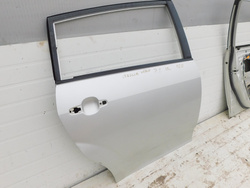 TOYOTA COROLLA VERSO E120 2.0D 2005r DRZWI PRAWY TYŁ LAKIER 1C0