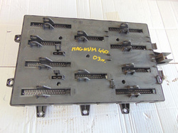 RENAULT MAGNUM 440 03r SKRZYNKA BEZPIECZNIKÓW