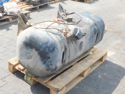 ECONIC 957.661 ACTROS  MP2/3 ZBIORNIK PALIWA BAK OBEJMY 220L 120X60X60CM