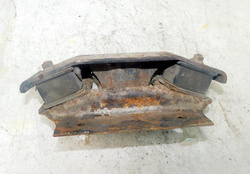 MITSUBISHI CANTER 3.3 TD 95r PODUSZKA SKRZYNI BIEGÓW GÓRNA 