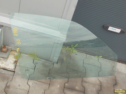 VW POLO III 1.9D 98r - SZYBA DRZWI PRAWY PRZÓD