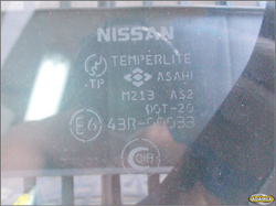 NISSAN MAXIMA QX 98r - SZYBA DRZWI LEWA TYŁ