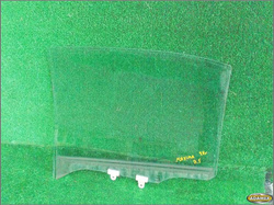 NISSAN MAXIMA QX 98r - SZYBA DRZWI PRAWA TYŁ