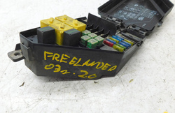 LR FREELANDER I 03r 2.0TD4 SKRZYNKA BEZPIECZNIKÓW YQE000271