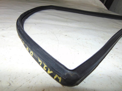 MERCEDES 124 SEDAN USZCZELKA SZYBY DRZWI PRAWY TYŁ