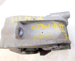 SKODA OCTAVIA II RS 2.0 TSI 2005r ŁAPA PODUSZKA SILNIKA 