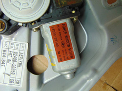 HYUNDAI SANTA FE I 05r PODNOŚNIK SZYBY PRZÓD PRAWY