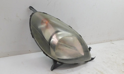 TOYOTA YARIS VERSO 1.4 D4D LAMPA REFLEKTOR PRAWY PRZÓD 