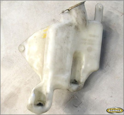 NISSAN VANETTE  2.3D 97r ZBIORNICZEK SPRYSKIWACZY 