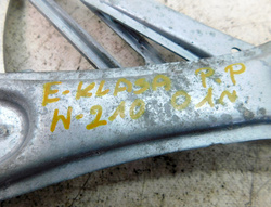 MERCEDES W210 LIFT KOMBI 2.7 01r PODNOŚNIK SZYBY PRAWY PRZÓD 