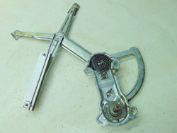 MERCEDES W124 2.0D 95r PODNOŚNIK SZYBY PRAWY PRZÓD