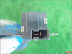 NISSAN MAXIMA QX 3.0 V6 98r  ZAMEK SIŁOWNIK KLAPKI