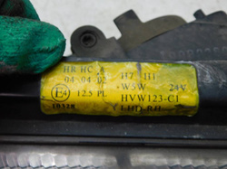 VW PASSAT B5 1.6 97r - LAMPA PRAWY PRZÓD