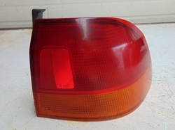 HONDA CIVIC VI 1.4I S 00r LIFT SED LAMPA PRAWY TYŁ