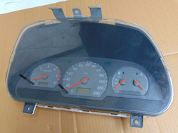 VOLVO V40 1.9TD 97r LICZNIK ZEGARY