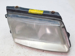 VW PASSAT B5 1.6 97r - LAMPA PRAWY PRZÓD