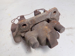 VOLVO S80 I 2.4 99r ZACISK HAMULCOWY LEWY TYŁ