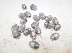 HYUNDAI SANTA FE I 2002r NAKRĘTKI DO KÓŁ 20 SZT