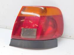 AUDI A4 B5 1.6 94-01r LAMPA PRAWY TYŁ 