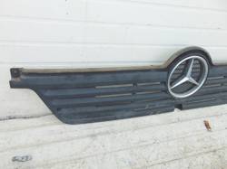 MERCEDES ATEGO 1318 2003r  ATRAPA GRILL