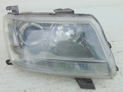 SUZUKI GRAND VITARA II 2.0 07r LAMPA PRZÓD PRAWY SOCZEWKA 